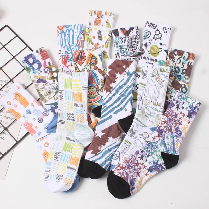 3D -utskriftsteknologi for vår- og sommersokker, lange sokker for menn, kvinners mellomsoller, europeiske og amerikanske gatesport, par bomullssokker, graffiti trendy sokker 3D -utskriftsteknologi for vår- og sommersokker, lange sokker for menn, kvinners mellomsoller, europeiske og amerikanske gatesport, par bomullssokker, graffiti trendy sokker